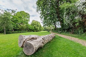 Modern Holland Park apartment
