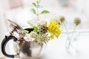 Modern Holland Park apartment