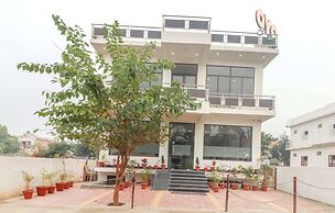 OYO 62646 Taj Classic