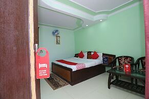 OYO 27612 Maitri Holiday Home