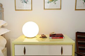 Bright Chic Garden Apartment