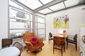 Bright Chic Garden Apartment