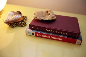 Bright Chic Garden Apartment