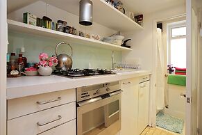 Bright Chic Garden Apartment