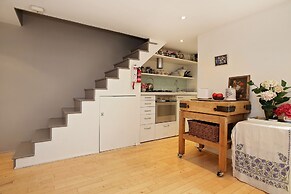 Bright Chic Garden Apartment