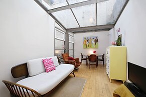 Bright Chic Garden Apartment