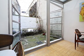 Bright Chic Garden Apartment