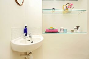 Bright Chic Garden Apartment