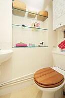 Bright Chic Garden Apartment