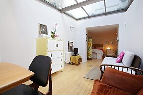 Bright Chic Garden Apartment