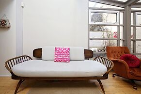 Bright Chic Garden Apartment