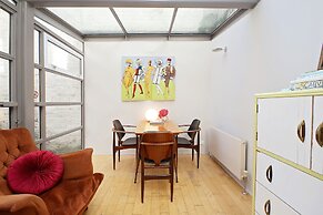 Bright Chic Garden Apartment