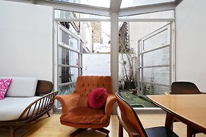 Bright Chic Garden Apartment