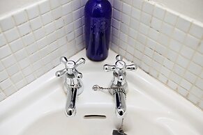 Bright Chic Garden Apartment