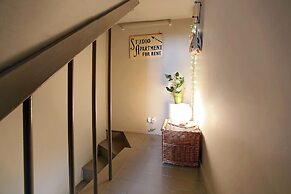 Bright Chic Garden Apartment