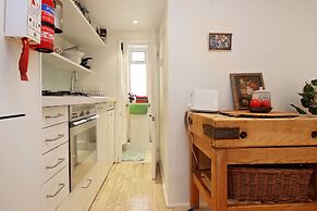 Bright Chic Garden Apartment