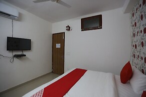 OYO 44400 Retreat Inn