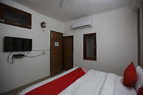 OYO 44400 Retreat Inn