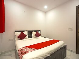 OYO 41215 Three Kings