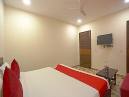 OYO 41215 Three Kings