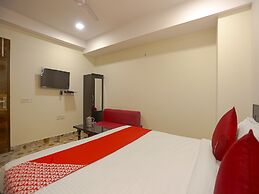 OYO 41215 Three Kings