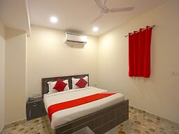 OYO 41215 Three Kings