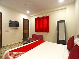 OYO 41215 Three Kings