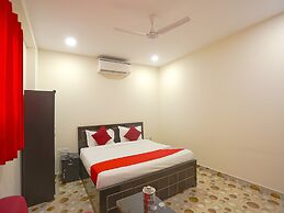 OYO 41215 Three Kings