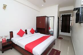 OYO 28053 Hotel Gayatri Palace
