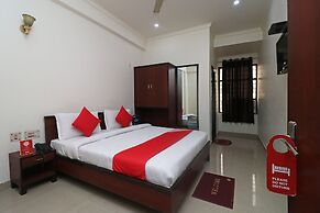 OYO 28053 Hotel Gayatri Palace