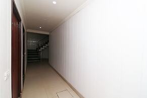 OYO 28053 Hotel Gayatri Palace