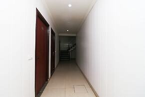 OYO 28053 Hotel Gayatri Palace