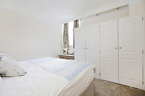 Quiet Historic Mews- Hyde Park