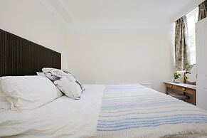 Quiet Historic Mews- Hyde Park