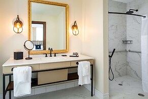 The Peregrine Omaha Downtown, Curio Collection by Hilton