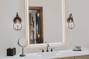 The Peregrine Omaha Downtown, Curio Collection by Hilton