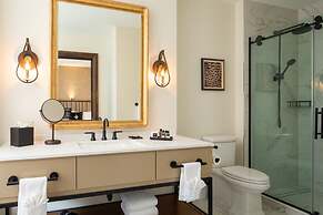 The Peregrine Omaha Downtown, Curio Collection by Hilton