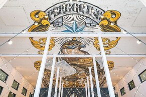 The Peregrine Omaha Downtown, Curio Collection by Hilton