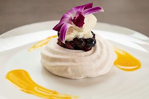 The Peregrine Omaha Downtown, Curio Collection by Hilton