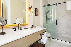 The Peregrine Omaha Downtown, Curio Collection by Hilton