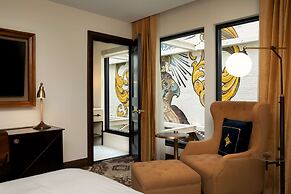 The Peregrine Omaha Downtown, Curio Collection by Hilton