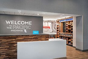 Hampton Inn & Suites by Hilton Kelowna Airport