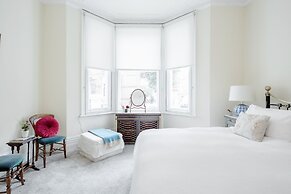 Charming Grand One bedroom