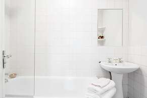 Charming Grand One bedroom