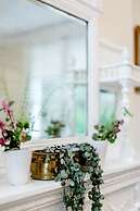 Charming Grand One bedroom