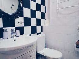 MalinaApt Alice in Wonderland