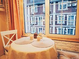 MalinaApt Alice in Wonderland