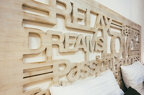 MalinaApt  Sophisticated red