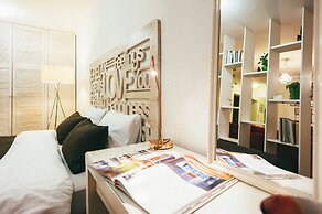 MalinaApt  Sophisticated red