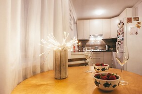 MalinaApt  Sophisticated red